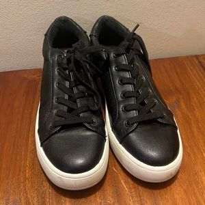 Black leather Steve Madden sneakers!